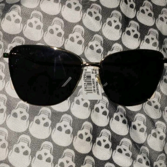 Gucci Sunglasses - Picture 3 of 4